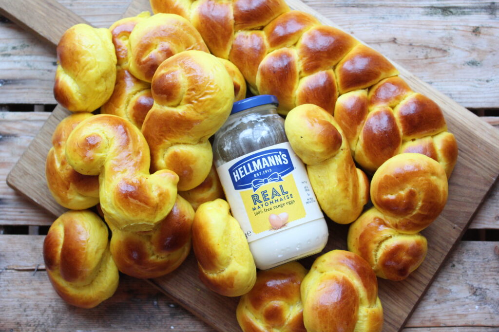 Lussekatter bakade med mayonnaise