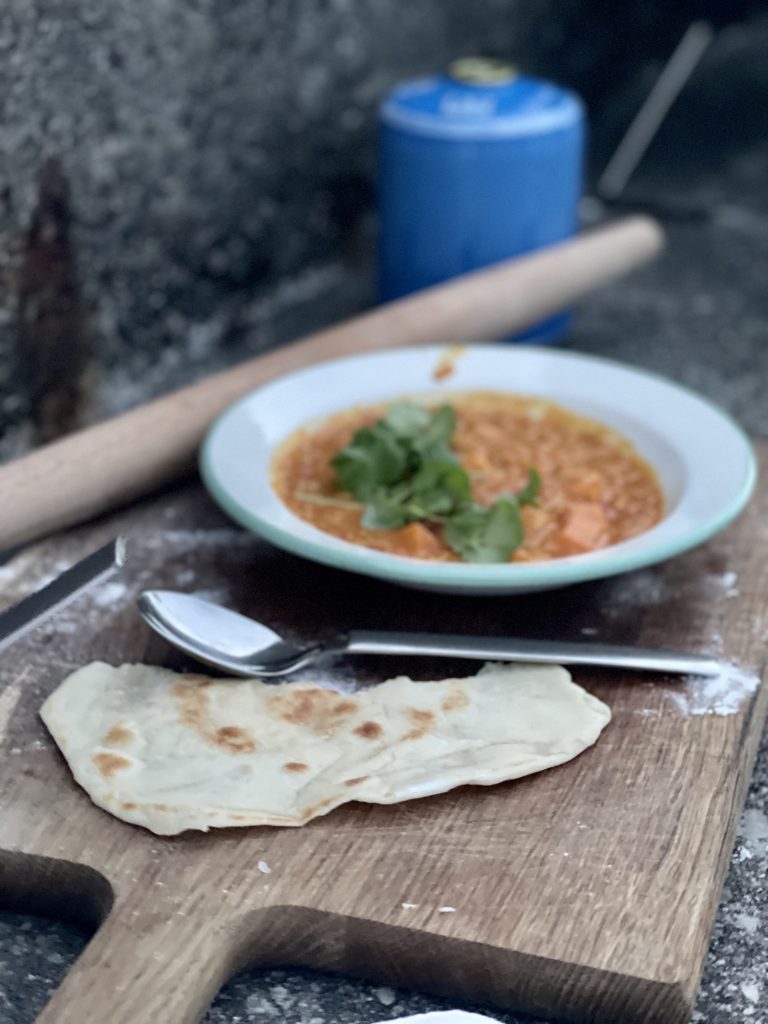 Linsgryta med sötpotatis & naanbröd