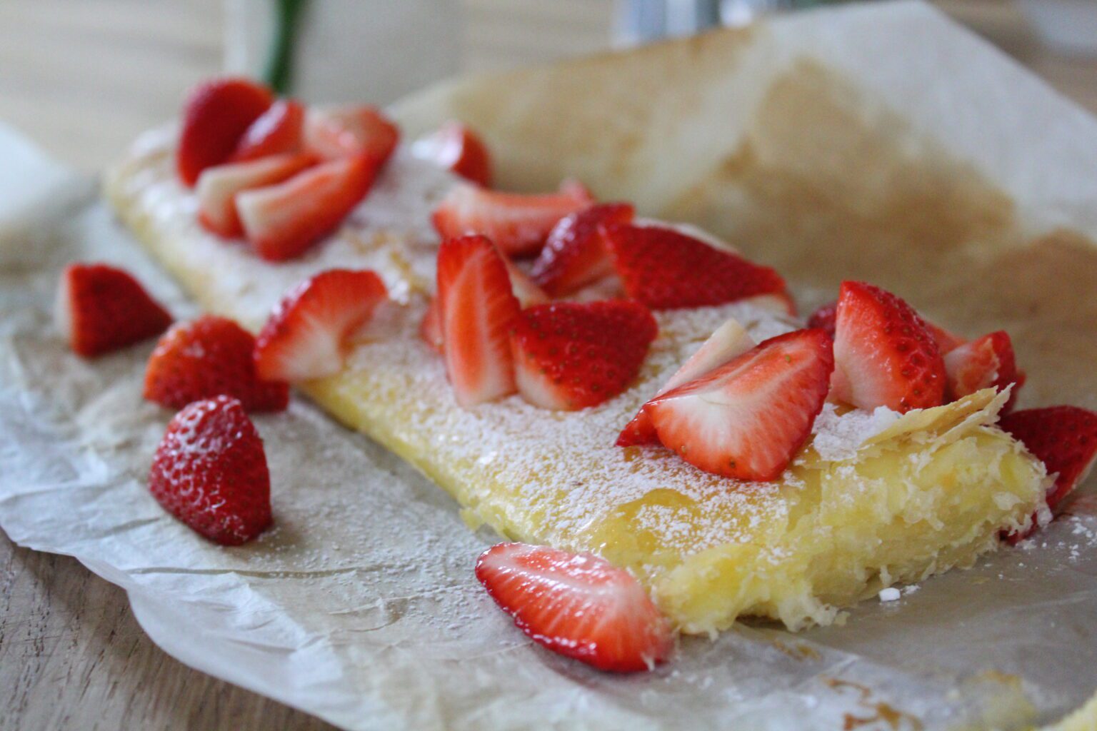 Smördegscheesecake med jordgubbar